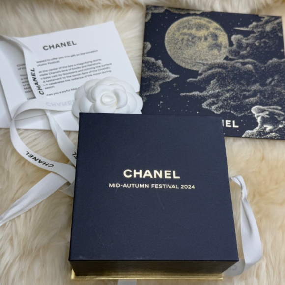 NEW Chanel Moon Paper Weight And Moon Autumn Festival Card RARE - Picture 2 of 9